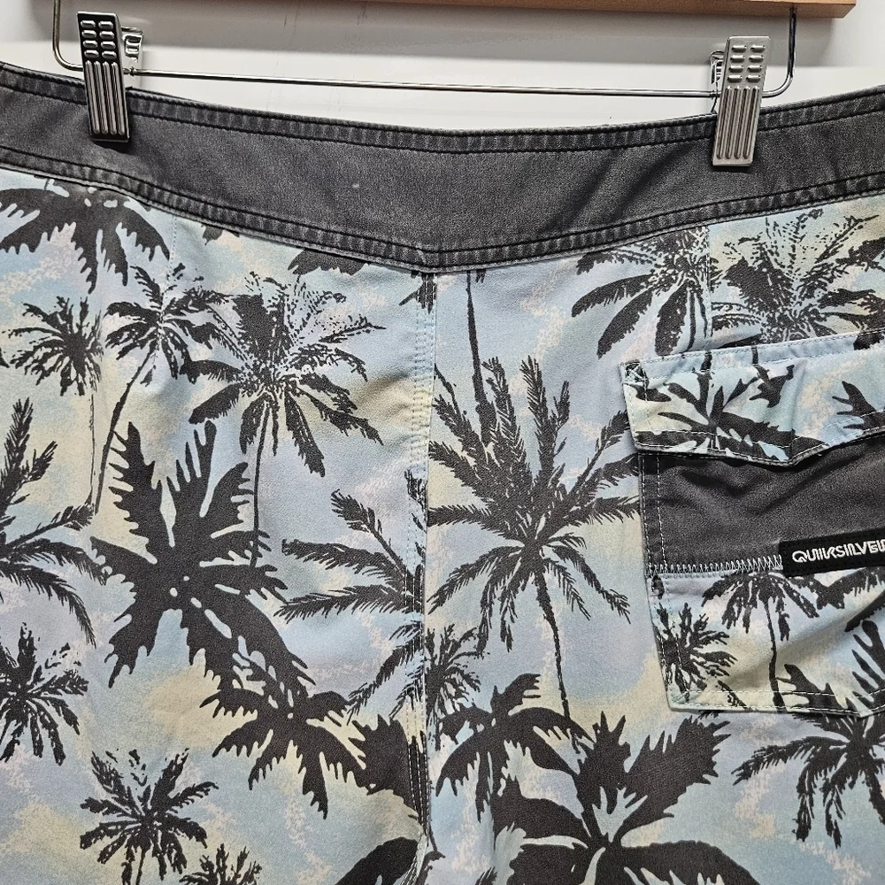0057 Quiksilver Men's  Surfsilk Washed Palm Tree Board Shorts Swim Trunks Y2k 32